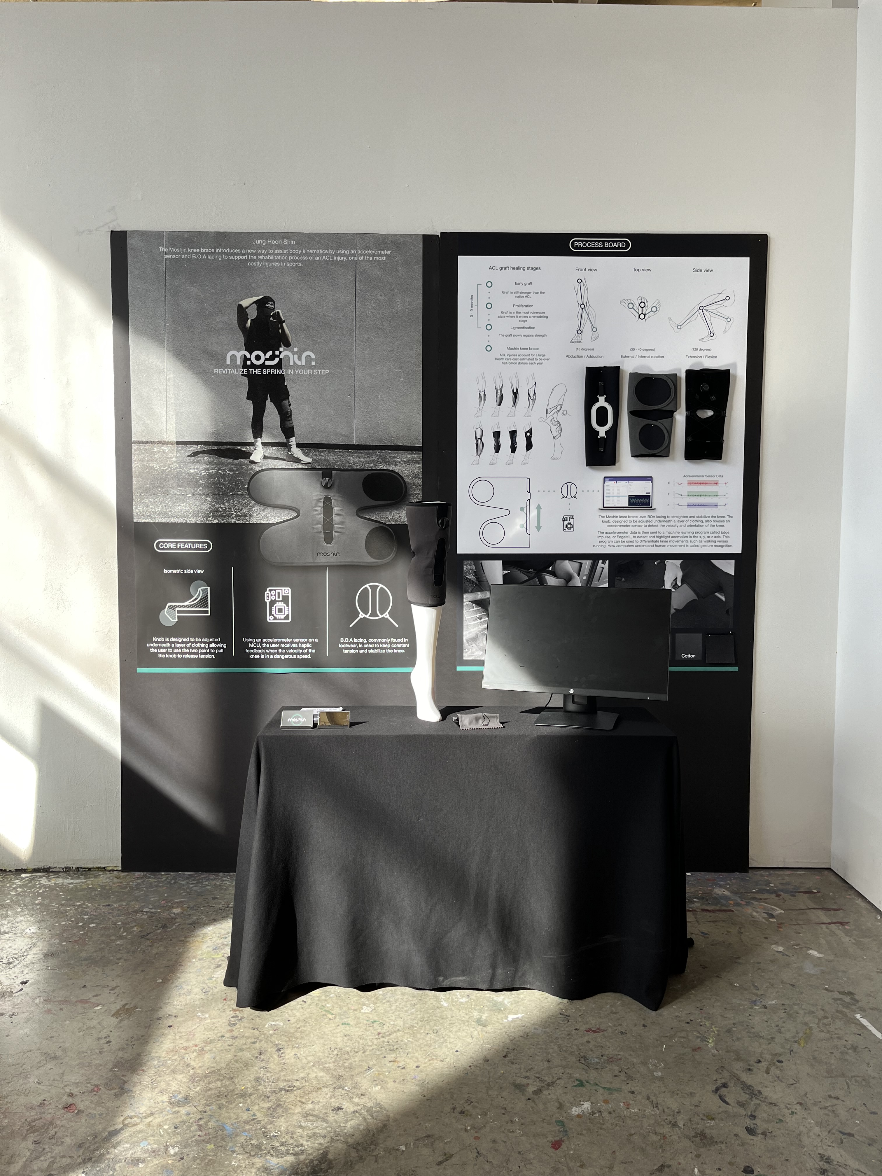 Jung Hoon Shin presents the Mosin knee brace—a rehabilitation device using pressure and BOA lacing to support ACL recovery—at the BFA Industrial Design Senior Show.